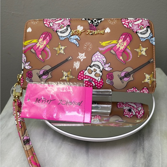 Betsey Johnson Skull Cowboy Wallet/Wristlet NWT - Picture 1 of 7